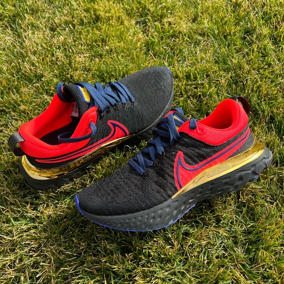 Nike React Infinity Run Flyknit 2 - Custom Colors Captain Marvel Inspired - Picture 2 of 11